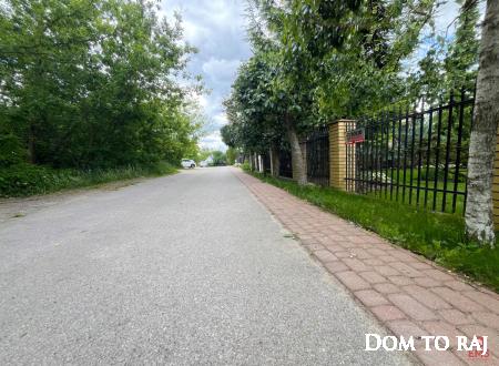 Atrakcyjna działka przy drodze